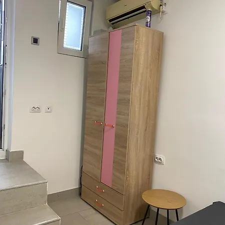 Under The Tree * Belgrado